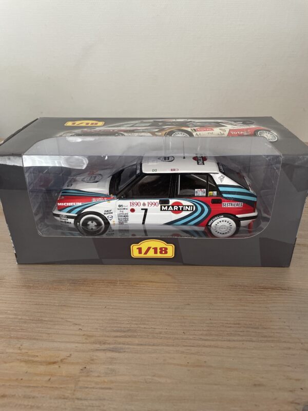 Lancia Delta intégrable Rally Ixo 1/18