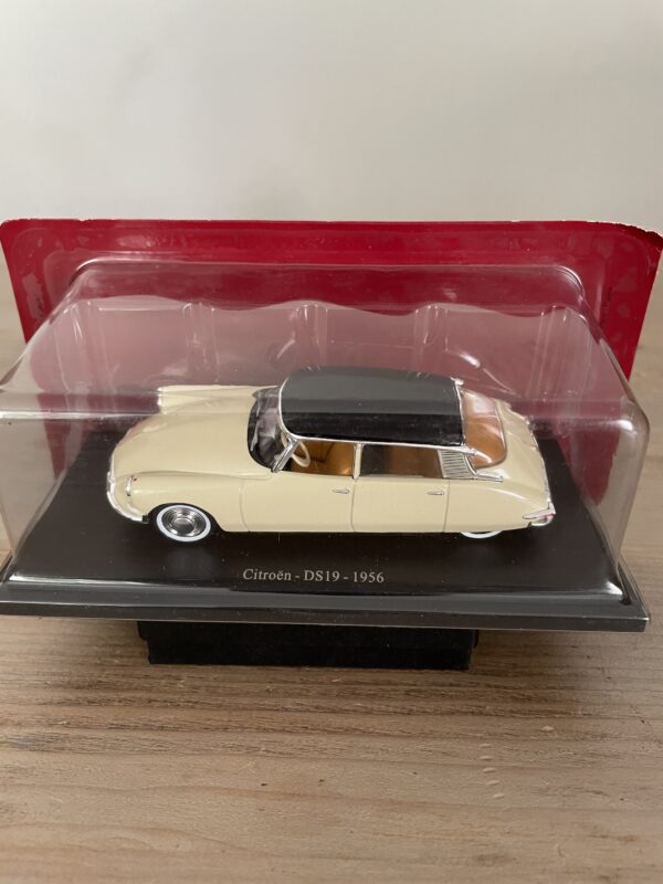 Citroën DS19 - 1956 - 1/43 - Ixo