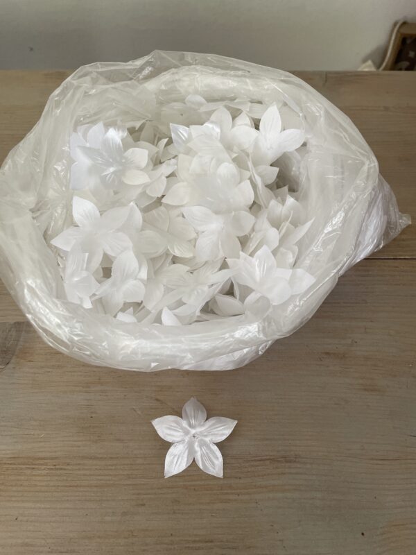 Fleurs en tissu véritable - Perles….