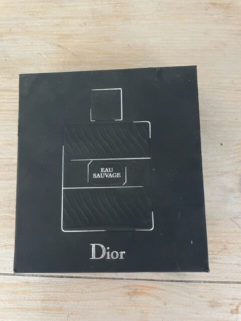 Eau Sauvage - Coffret de miniature Christian Dior et 2 pins CD et Dior -