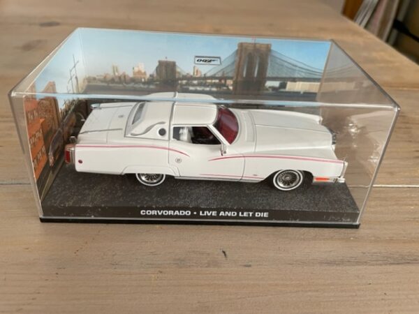 Corvorado - Live and let die - Car mint modèle Roger Moore -K8967Q - 1/43 Ixo -