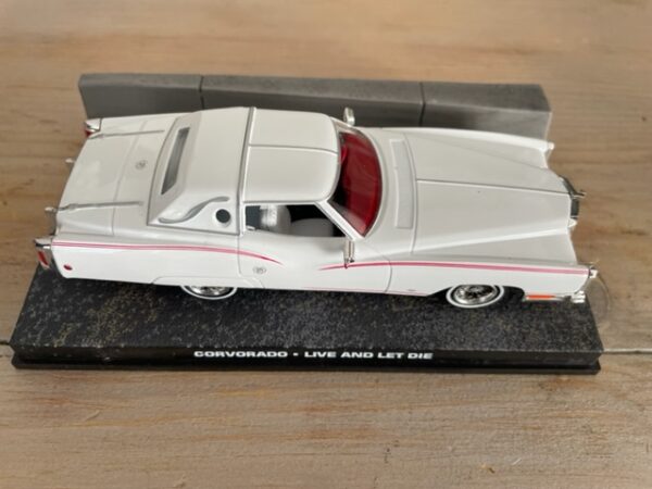 Corvorado - Live and let die - Car mint modèle Roger Moore -K8967Q - 1/43 Ixo -