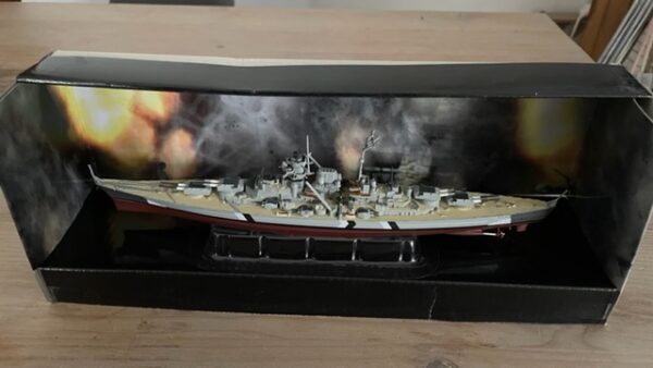 Unimax - German Battleship Bismarck - 1.1000 - Die Cast Métal -