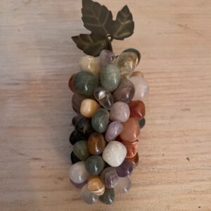 Grappe de raisin en pierres polies naturelles