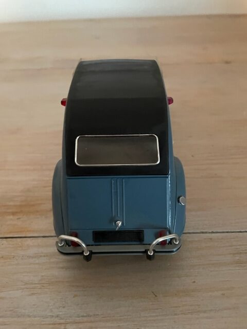 Solido - Citroën 2 CV 1966 - Ref. 8028 - 1/17 -