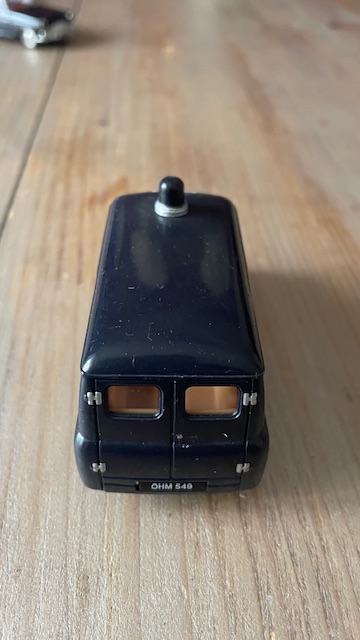 Corgi - Bedford Police 10/12 Cw1.van -