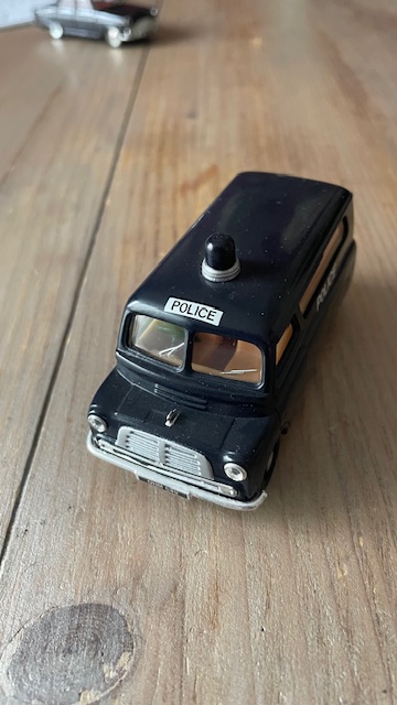 Corgi - Bedford Police 10/12 Cw1.van -